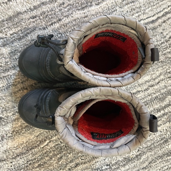 The North Face Kids Alpenglow Snowboots - size 3 - Picture 2 of 10